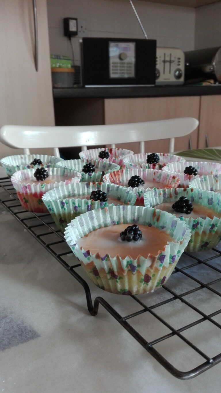 An Afternoon in the Kitchen #2: Blackberry and Lemon Cupcakes