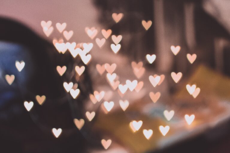 valentine's day single people feature image hearts